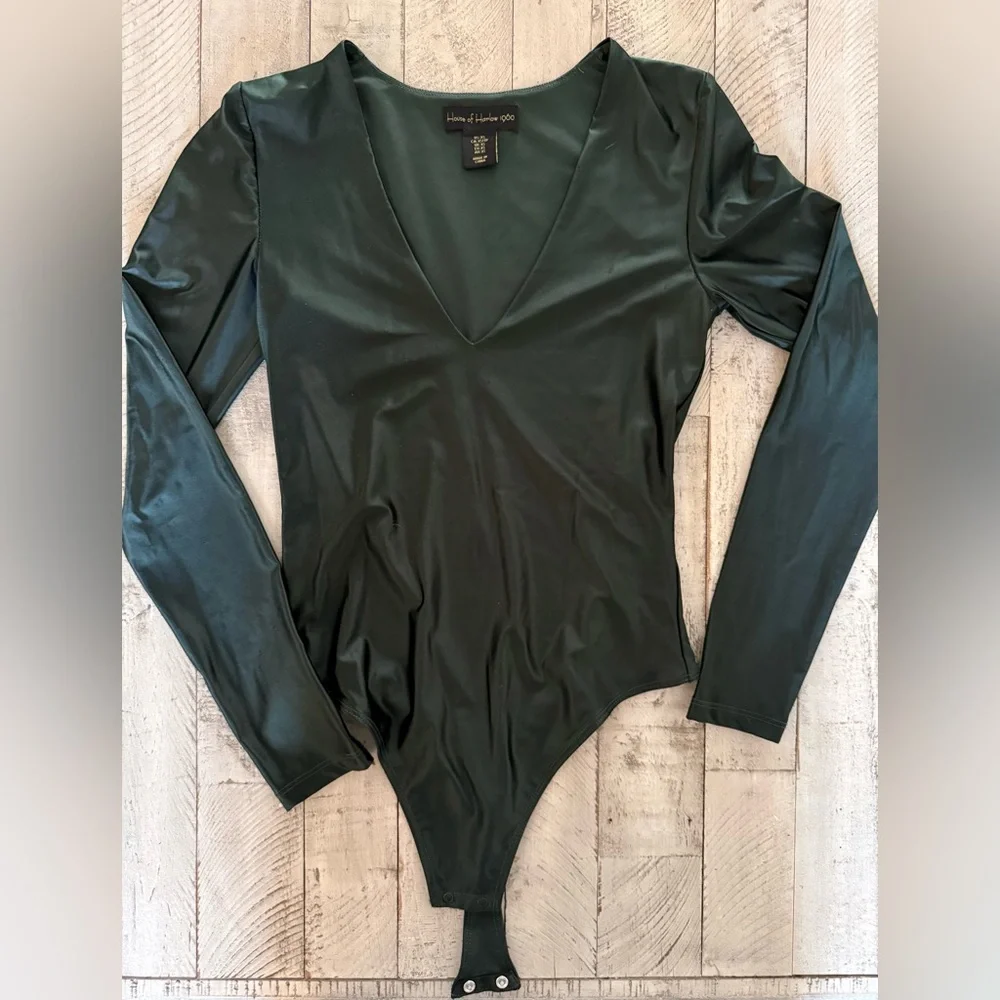 House of Harlow Emerald Green Long Sleeve V-Neck Bodysuit Size XS - Picture 1 of 5